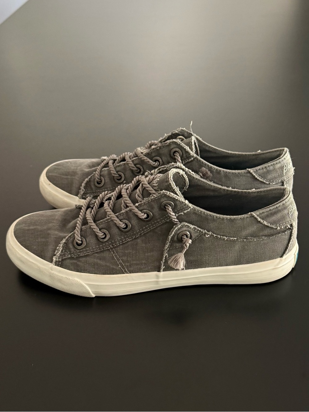 Blowfish Malibu Women's 10 Martina Canvas Sneakers Lace Up Black Washed Denim